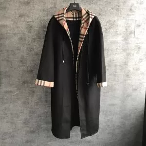2色可選 秋冬ファッションコーディネート バーバリー 最重要2020秋冬トレンド BURBERRY 人気ファッション雑誌でも掲載 トグルボタン付