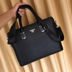 202020秋冬トレンドファッション プラダ PRADA 最新秋冬トレンドをチェック ハンドバッグ 秋冬流行りファション