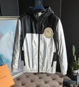 コレクションを展開中 MONCLER ダウンジャケット 極上の暖かさと軽さ モンクレール 軽量ジャケット 2色可選