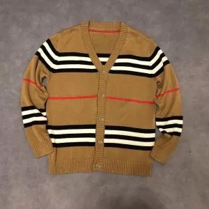 ニットコート 切りっぱなしデザイン バーバリー 夏キレ味をプラス BURBERRY 【2020春夏】最新コレクション