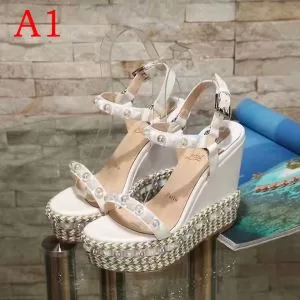 大人可愛いスタイル 2020年春夏流行ファッション クリスチャンルブタン Christian Louboutin サンダル 4色可選