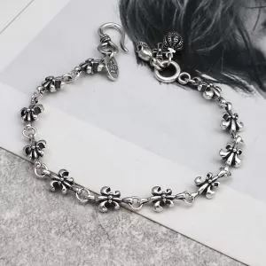 きちんと感が抜群 ブレスレット 大胆なデザインクロムハーツ CHROME HEARTS 春夏のトレンドアイテム