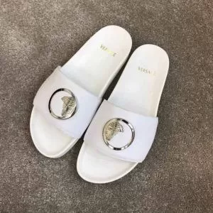サンダル 春夏を感じさせる ヴェルサーチ大人っぽいファション感 VERSACE 2色可選 2020春夏の大注目トレンド