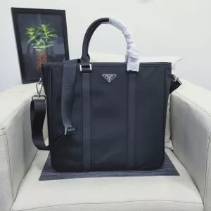 2020秋冬流行ファション ハンドバッグ 最高にCOOL秋冬新作 プラダ PRADA ファッショントレンドを早速チェック