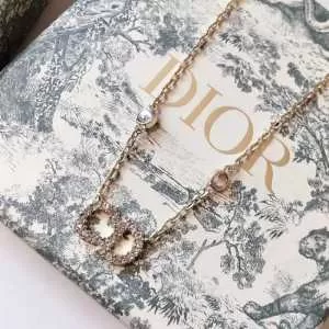流行ファッション 大人の可愛さを引き立て ディオール DIOR ネックレス