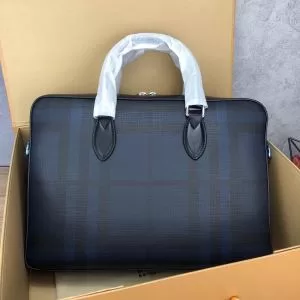 バーバリー おしゃれ刷新に役立つ BURBERRY ハンドバッグ オススメのアイテムを見逃すな