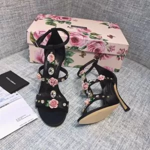 サンダル 春夏シンプルファッションでOK 2020春夏トレンドアイテム ドルチェガッバーナ DolceGabbana