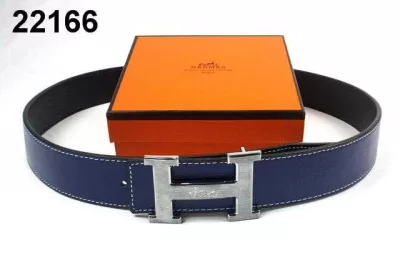 綺麗に決まるフォルム エルメス HERMES ベルト