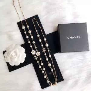 コーデの完成度を高める ヘアアクセサリー お手頃プライス シャネル CHANEL さらに魅力的