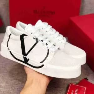 大胆なチェックの人気トレンド ヴァレンティノ男女兼用 VALENTINO 秋服コーデ2020年版 ランニングシューズ