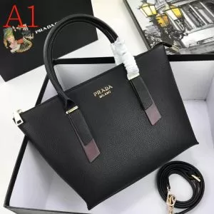 非常にシンプルなデザインな レディースバッグ 多色可選 幅広いアイテムを展開 プラダ PRADA