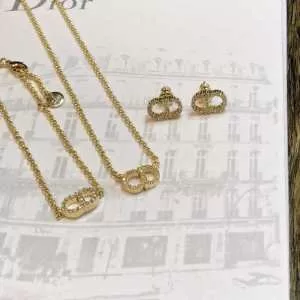2020夏色っぽさ ディオールオシャレアイテム DIOR イヤリング おしゃれデザインも大人気