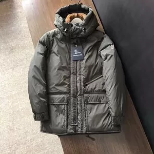 お得なレアアイテムが多数 非常に人気の高い MONCLER モンクレール ダウンジャケット