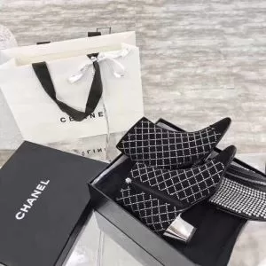 レザーブーツ とにかく完璧ブランド新作 シャネル 秋服コーデ2020年版 CHANEL 大胆なチェックの人気トレンド