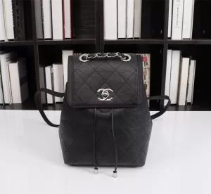 春夏の流行り2020新品 夏おすすめ人気ブランドアイテム シャネル CHANEL リュック 元気な印象のコーデ