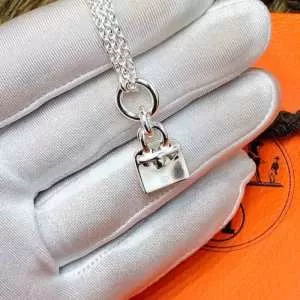 ネックレス エルメス HERMES 2020春夏トレンドカラー 最新トレンドファッション新着