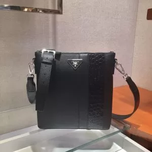 ショルダーバッグ おしゃれに大人の必見 プラダ 20SS☆送料込 PRADA 驚きのプライス