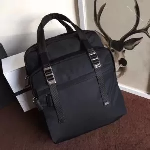 今季トレンド新作はこれ リュック プラダ カジュアルコーデオシャレ PRADA 速報2020年秋ファッショントレンド