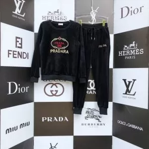 上下セット　秋ファションのトレンド　3色可選　2020秋に注目したい　プラダ PRADA　おしゃれさんはいち早く取り