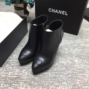 おしゃれさんはいち早く取り ハイヒール 2020秋、イチオシ上品 シャネル CHANEL 今シーズン注目のアイテム