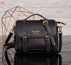 主役になる存在感 2020新作 手持ちショルダー掛け プラダ PRADA 多色可選