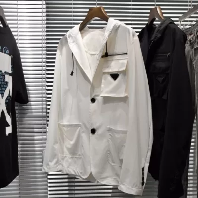 プラダ ナイロン ジャケット コピーPRADA 2020春夏大活躍 大人スタイル おしゃれなウィンドブレーカー 防寒性抜群人気新作
