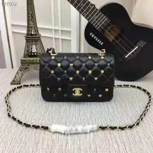 稀少入手困難 シャネル CHANEL 注目美品 ミニバッグ 2020年秋冬シーズン