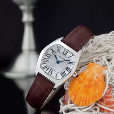 一味違うケーブル編みが魅力満点 2020 カルティエ CARTIER 女性用腕時計
