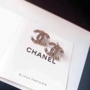 2色可選 リラックススタイルが実現 シャネル CHANEL ピアス 2020年最新ファッション