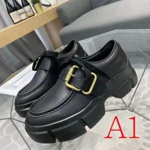 ランニングシューズ 多色可選 秋冬コーデと相性がいい プラダ 2020秋に注目したい PRADA おしゃれさんはいち早く取り