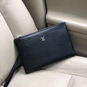 ポーチ 大人カジュアル夏ファッション2020 今期のトレンド定番アイテム ルイ ヴィトン LOUIS VUITTON