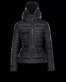 高級感ある　秋冬 moncler モンクレール 満点　光沢感がありアクセント抜群のダウンジャケット