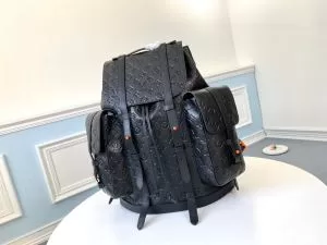 ルイ ヴィトン LOUIS VUITTON ストリート感あふれ リュック 普段使いにも最適なアイテム