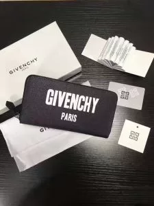 長財布2020数に限りがあるジバンシー GIVENCHY