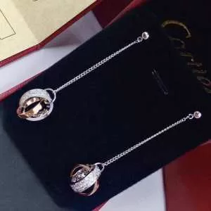カルティエ CARTIER 優しい雰囲気スタイリッシュに ピアス 【2020年】夏のファッション 今季流行りの人気新作