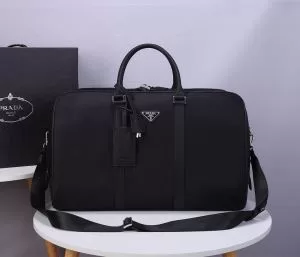 どのアイテムも手頃な価格で プラダ PRADA トレンド最先端のアイテム ショルダーバッグ