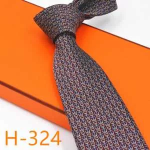 2020秋冬トレンドアイテム エルメス HERMES ネクタイ 絶妙な大人っぽさと遊び心