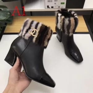 CHANEL 最新トレンドコーデおすすめ シャネル 今季トレンド新作はこれ レザーブーツ 20202020秋冬のファッション