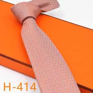 202020秋冬取り入れやすい エルメスおしゃれに秋を迎えるために HERMES ネクタイ