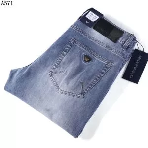 アルマーニVIP価格SALE ARMANI エレガントな雰囲気 ジーパン おしゃれな人が持っている