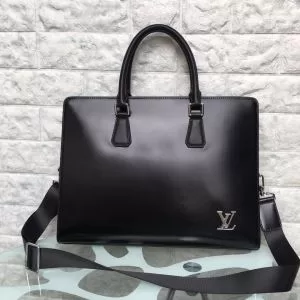 秋冬コーデと相性がいい ルイ ヴィトン おしゃれなファッションコーデ LOUIS VUITTON ハンドバッグ 【最新】2020年秋冬のトレンド速報