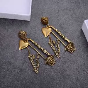 ヴェルサーチ20SSトレンド注目されている VERSACE ピアス 一番手に入れやすい