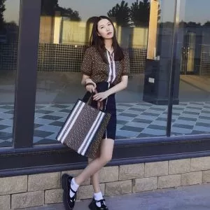 レディースバッグ リラックス感のあるゆったり バーバリー スタイルアップ効果 BURBERRY 2020夏ファション新品
