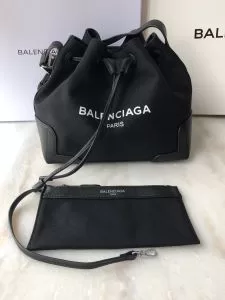 注目度が上昇中 レディースバッグ 通勤通学どちらでも使え バレンシアガ 限定アイテムが登場 BALENCIAGA