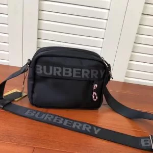 バーバリー 絶対に押さえておきたい人気色 BURBERRY 20202020年AW人気ブランドミニバッグ 初秋から晩冬まで活躍する上品