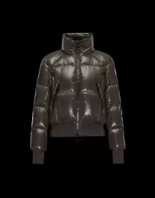 2020秋冬 モンクレール MONCLER 着心地抜群 ダウンジャケットふわふわな感触