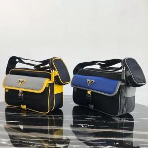 ショルダーバッグ おしゃれさんはいち早く取り プラダ PRADA 2020秋、イチオシ上品 2色可選 新作アイテムが今年流