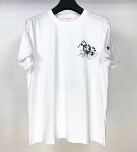 コーデの完成度を高める OffWhite オフホワイトこの時期の一番人気は 半袖Tシャツ