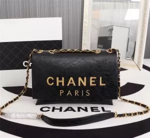 シャネル CHANEL スタイルUPして着こなす レディースバッグ おしゃれな大人の着こなし 2色選択可 2020年春夏のトレンドアイテム