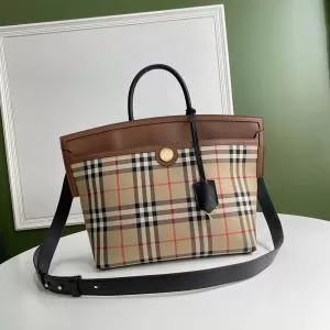 BURBERRY 高級感のある素材 レディースバッグ 一番手に入れやすい バーバリー 海外でも人気なブランド